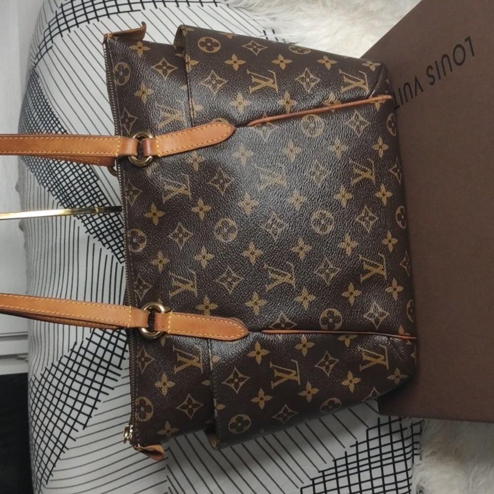 ❌❌Sold..Louise Vuitton Monogram totally PM tote handbag